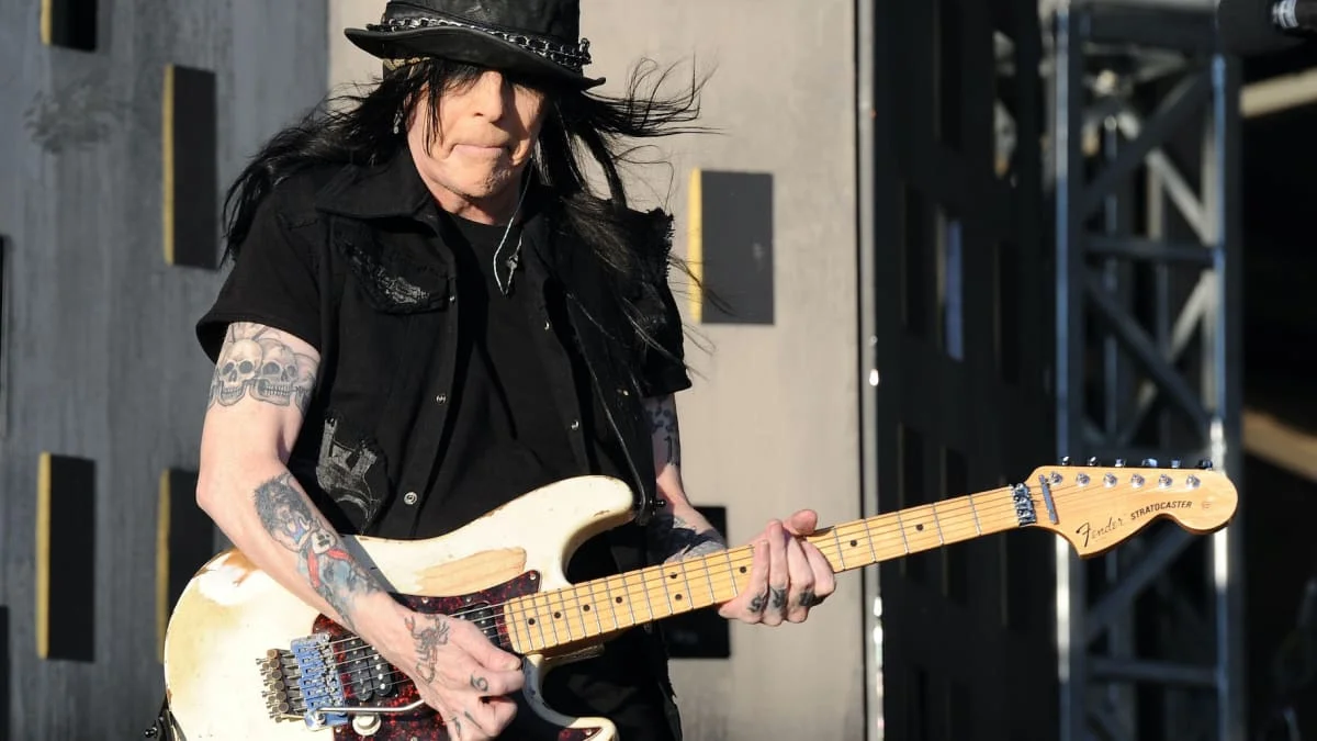 mick mars 2010